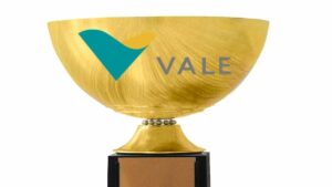 Imagem de um troféu com o logotipo da empresa mineradora Vale