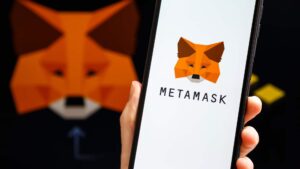Imagem representando a MetaMask, mostrando um celular com o logo da MetaMask.