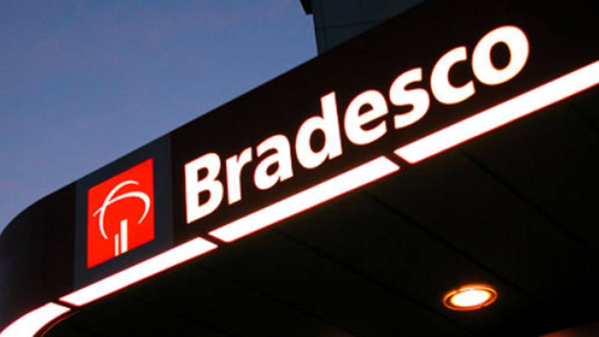 Enquanto Bradesco (BBDC4) teve ‘um dos piores anos da história’, segundo analista, ação de concorrente pode ser ‘zagueiro’ e ‘atacante’ na carteira