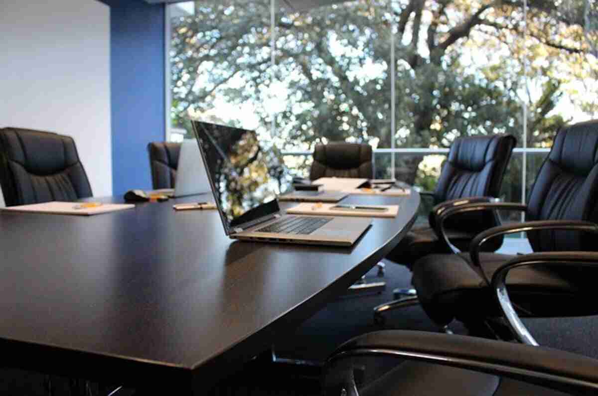 Imagem representando o CMN, mostrando uma sala de reuniões financeiras.