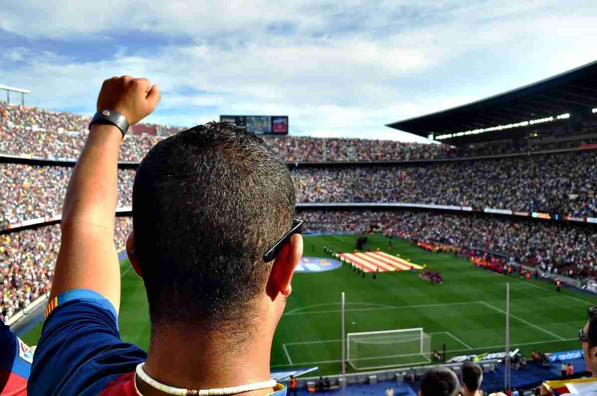 Imagem representando o fan token, mostrando um torcedor em um estádio