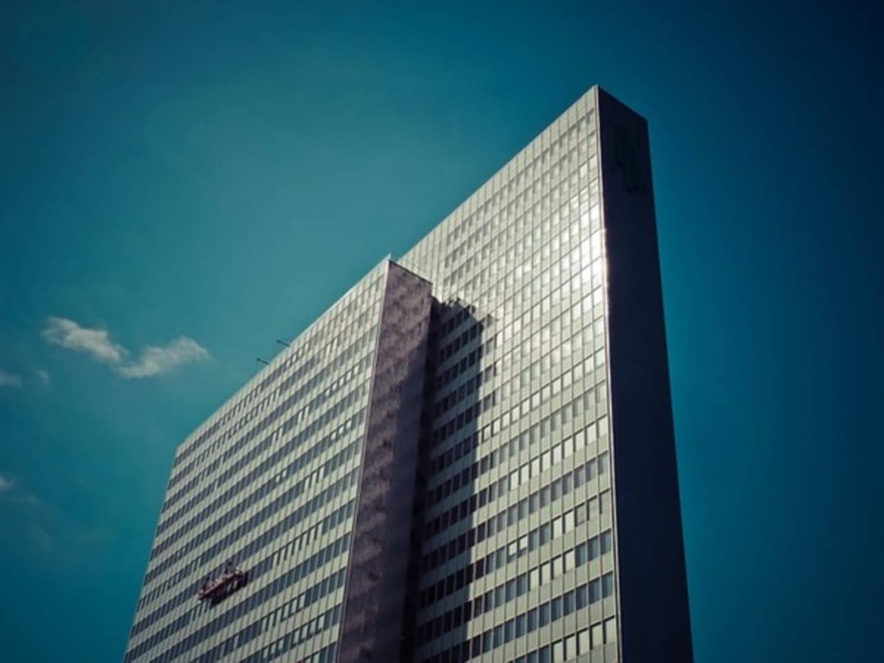 Imagem representando Fundos de Lajes Corporativas, mostrando dois prédios corporativos.