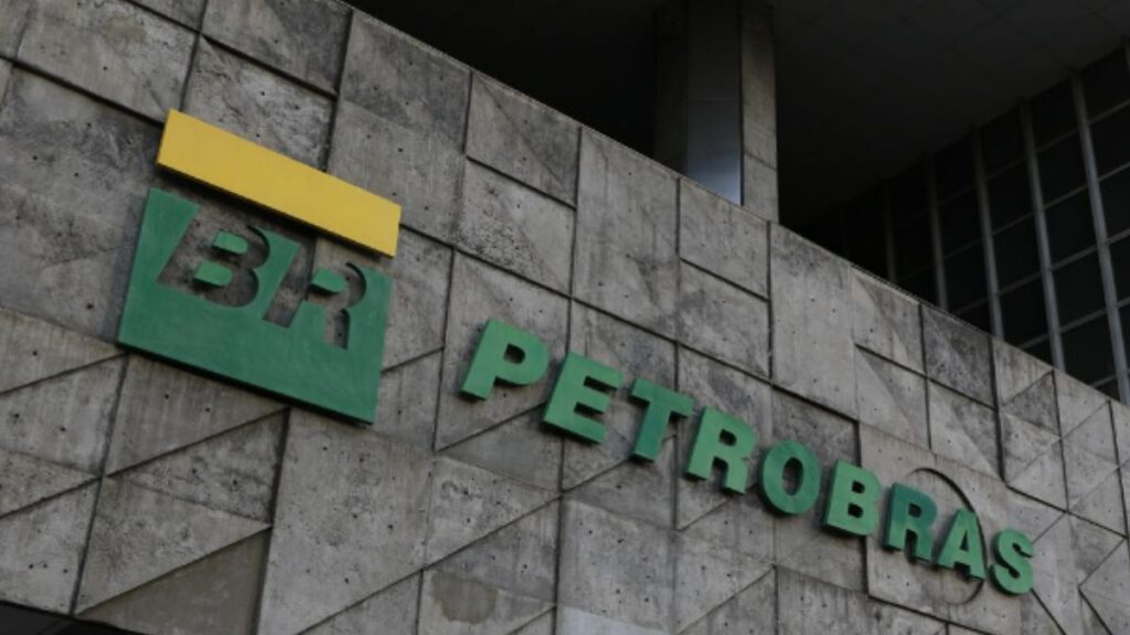 Petrobras (PETR4) fundo imobiliário