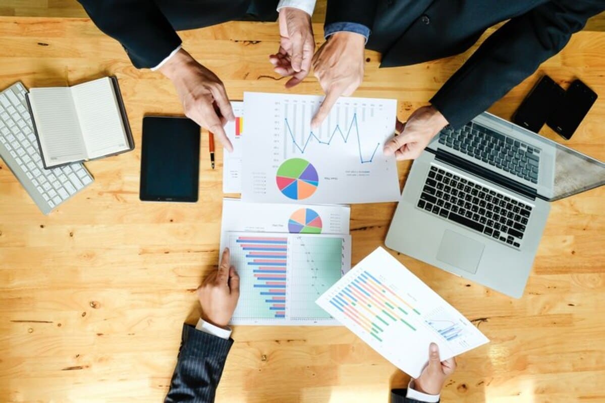 Imagem representando a agenda de resultados do 3T23, a temporada de balanços das empresas agenda econômica da semana mercado 4t24