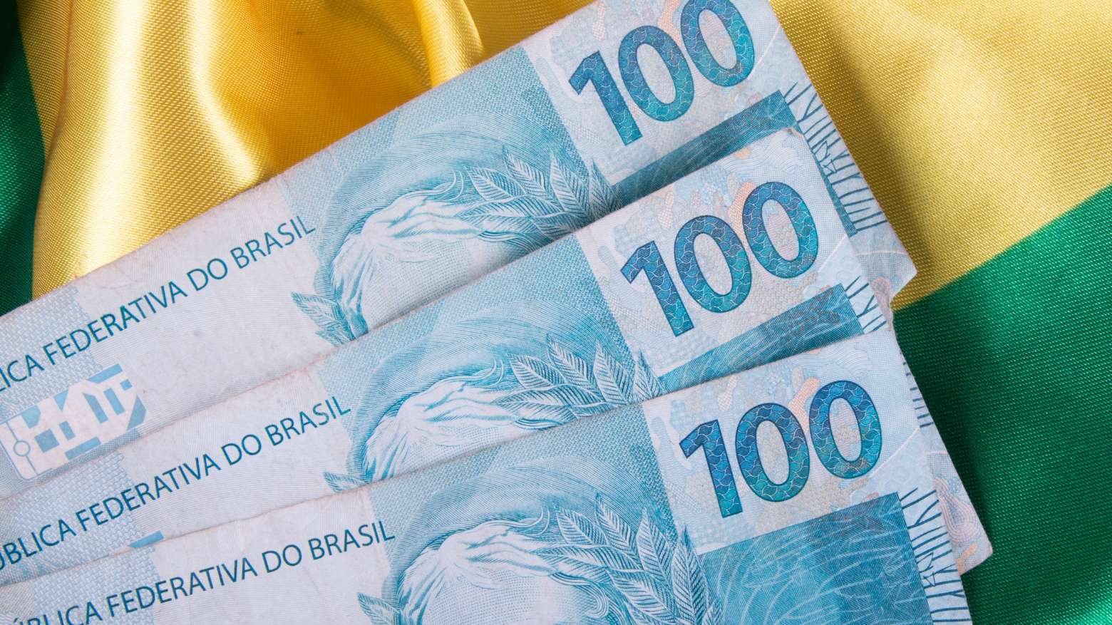 Trader opera em mercado alternativo e gera média de R$ 300/dia