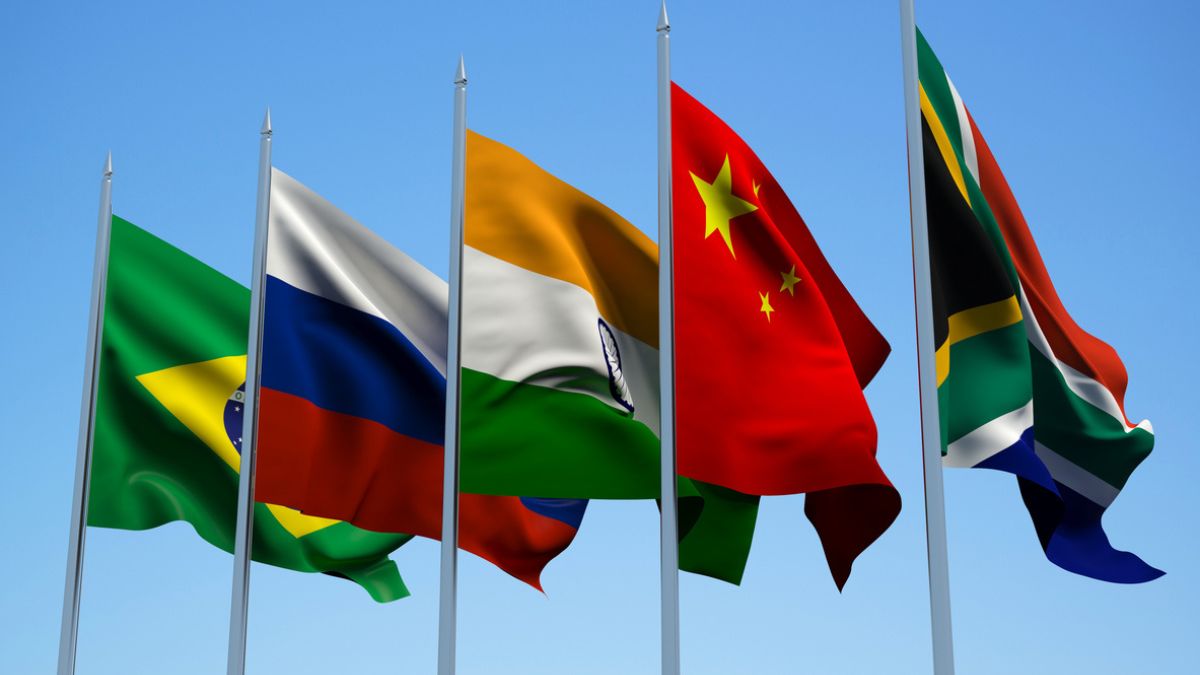 China retira algumas tarifas contra os EUA, Trump questiona ‘boa-fé’ de Putin, reunião de chanceleres do BRICS e mais: veja os bastidores econômicos da semana