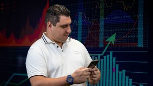 Trader com maior número de seguidores do Brasil lança sistema inédito que pode gerar até R$ 932 por dia
