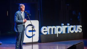 Empiricus comemora 16 anos em evento com debates de alto nível e peça teatral; veja os destaques