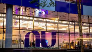 Nubank (ROXO34): ‘Tem muita coisa debaixo da superfície’, diz Larissa Quaresma