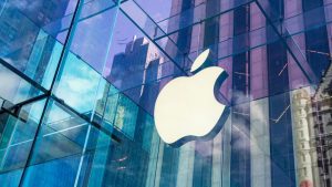 Apple (AAPL34) completa 50 anos de inovações e bilhões de produtos vendidos; ações da ‘maçã’ ainda são um bom investimento?